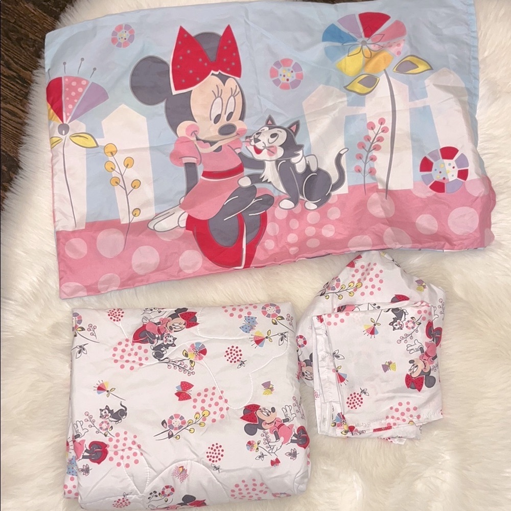 Minnie Mouse Bedding Set - Picture 3 of 5